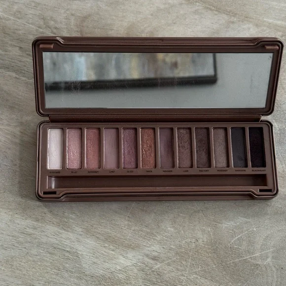 Urban Decay Naked3 eyeshadow palette - Picture 2 of 5